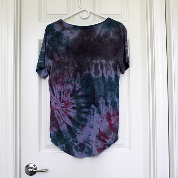 Handmade tie dye v-neck t-shirt top by Hue Revival - Picture 3 of 9